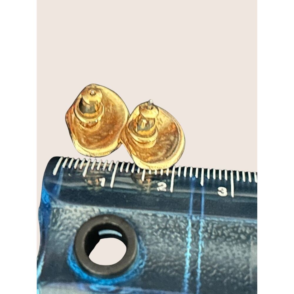 ✨ VTG MONET CLAM SHELL GOLD TONE STUD EARRINGS 15 x 10 MILLIMETERS - Picture 7 of 8
